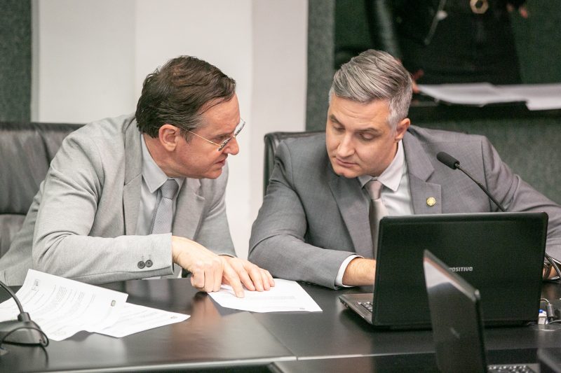 Os deputados Jair Miotto e Matheus Cadorin – Foto: Rodolfo Esp&iacute;nola/Ag&ecirc;ncia AL/ND