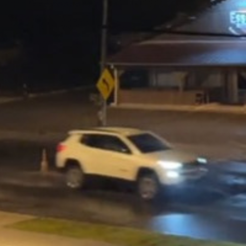 Vários motoristas não perceberam a nova faixa elevada e passaram sem dimiuir a velocidade e quase se dão mal 