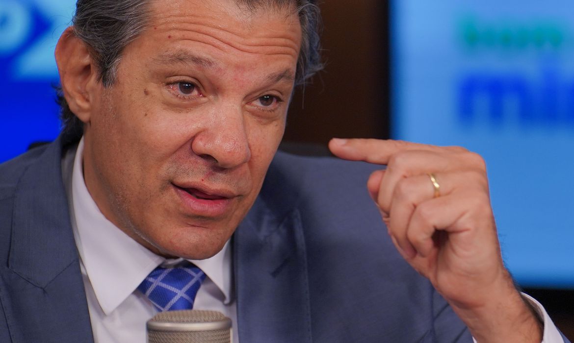 Segundo Haddad, se o decreto que elevava o IOF for totalmente revogado, o impacto pode ser de até R$ 50 bilhões em bloqueios no orçamento. Foto: Rafa Neddermeyer/Agência Brasil
