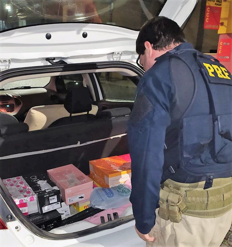 Pássaros foram apreendidos neste sábado (16), com a mesma dupla no mesmo carro abordado pela PRF (Polícia Rodoviária Federal) em duas vezes anteriores - Foto: PRF/Divulgação/ND