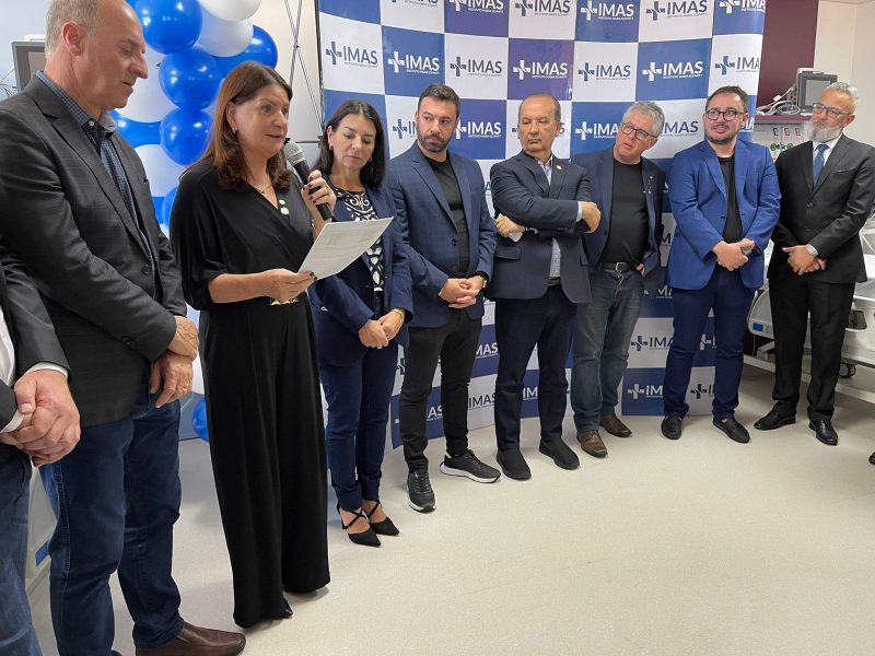 Governador e secret&aacute;ria de Sa&uacute;de de SC participaram do ato de inaugura&ccedil;&atilde;o dos leitos. – Foto: Divulga&ccedil;&atilde;o/Comunica&ccedil;&atilde;o e Marketing&nbsp;IMAS/ND