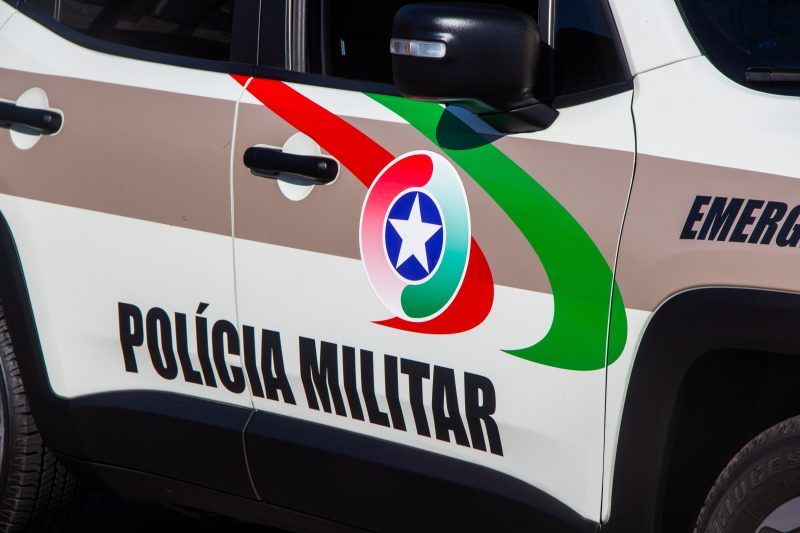 Homem leva facadas é internado com ferimentos graves após briga