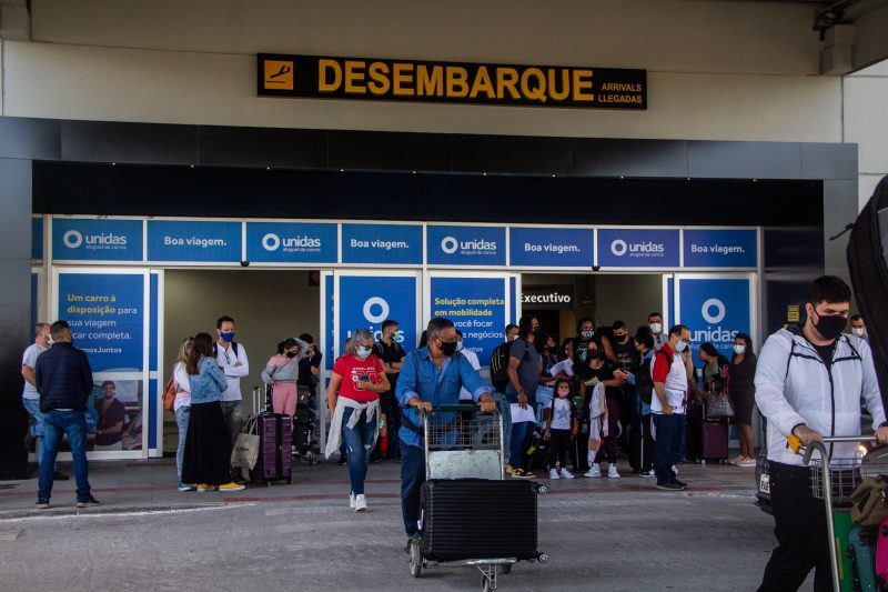 Imagem mostra área de desembarque do aeroporto de Navegantes, que durante a Oktoberfest terá 52 voos extras