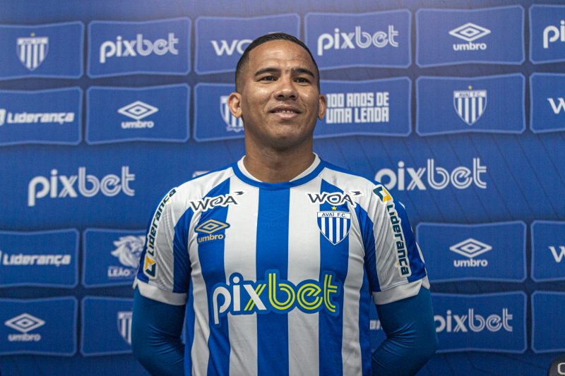 Jael se desculpa por provocação ao Avaí