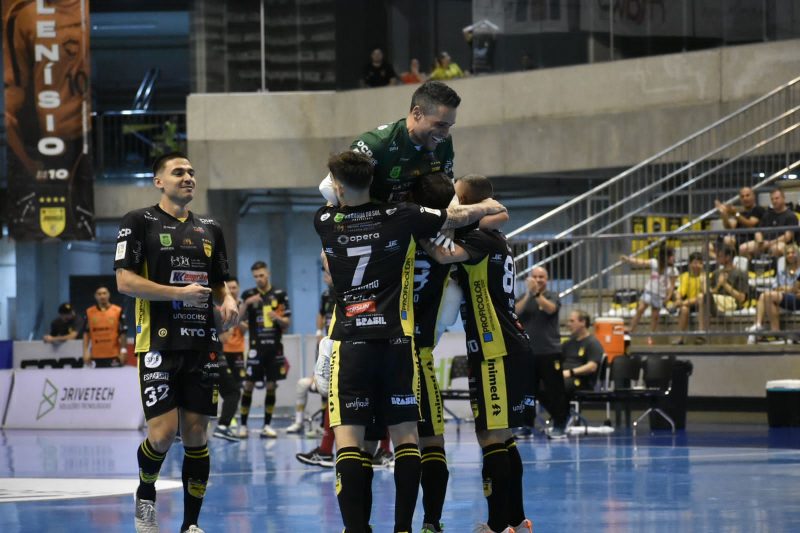 Jaraguá Futsal goleou o Florianópolis na Arena Jaraguá