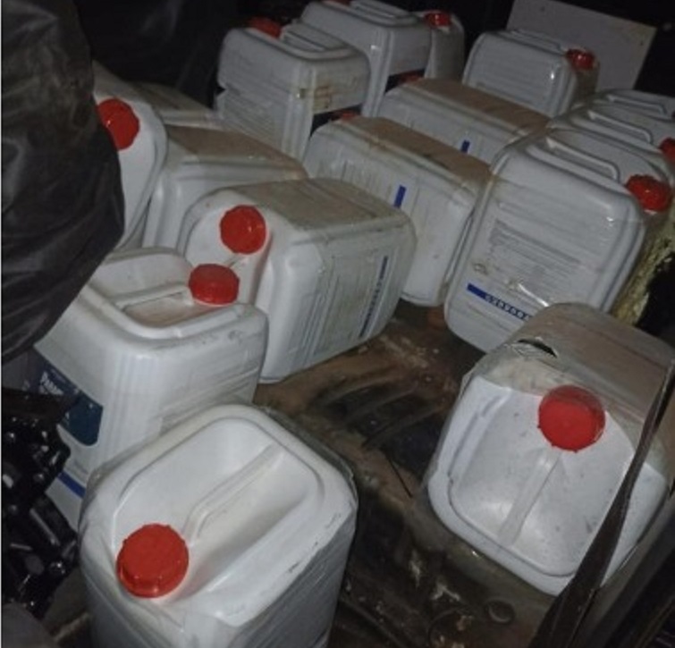 Apreensão de agrotóxicos argentinos mobilizou policiais de ao menos três cidades do Alto Vale do Itajaí nesta terça-feira (12) - Foto: Polícia Militar/Divulgação/ND