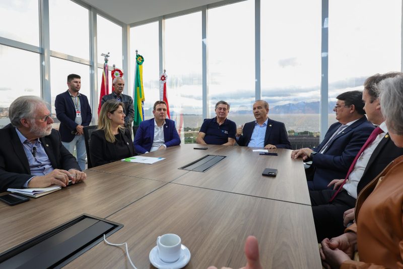 Jorginho Mello entregou licenciamento a Top&aacute;zio Neto – Foto: LEO MUNHOZ/ND