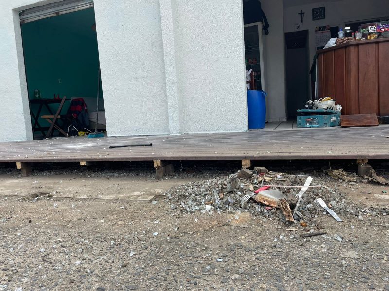 Motorista destruiu fachada de lanchonete