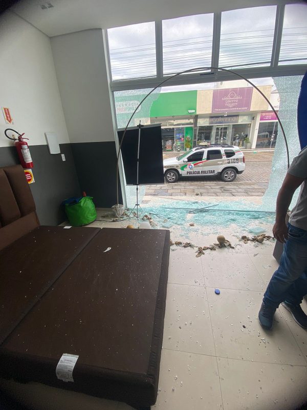 Loja de colch&otilde;es n&atilde;o tinha c&acirc;mera de seguran&ccedil;a – Foto: PM/Reprodu&ccedil;&atilde;o