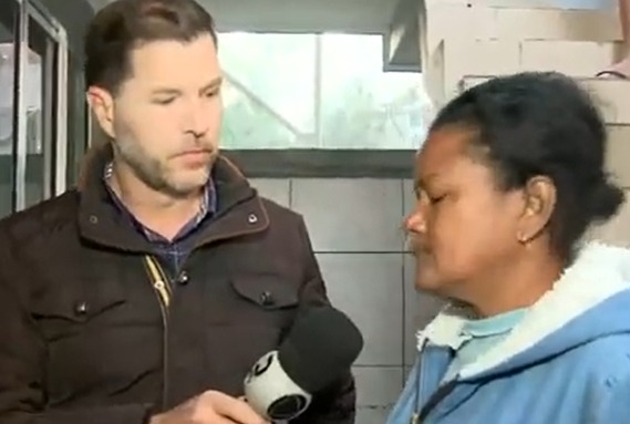 Dona Joana &eacute; m&atilde;e de Daniela e ela moram na mesma casa. – Foto: NDTV/Reprodu&ccedil;&atilde;o