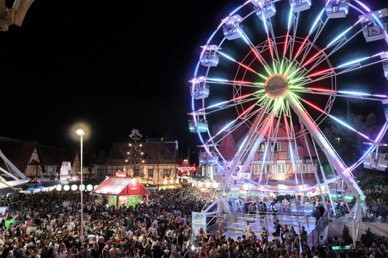 Roda-gigante na Oktoberfest Blumenau 