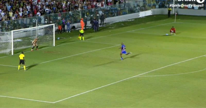Jogador dá paradinha, tem gol de pênalti anulado e time acaba eliminado na Série D