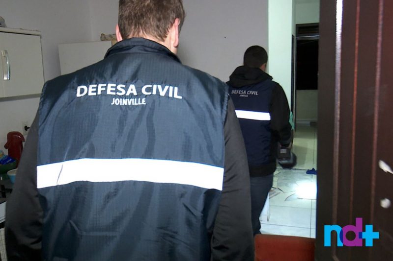 Defesa Civil foi acionada para verificar o perigo de desabamento – Foto: Ricardo Alves/NDTV