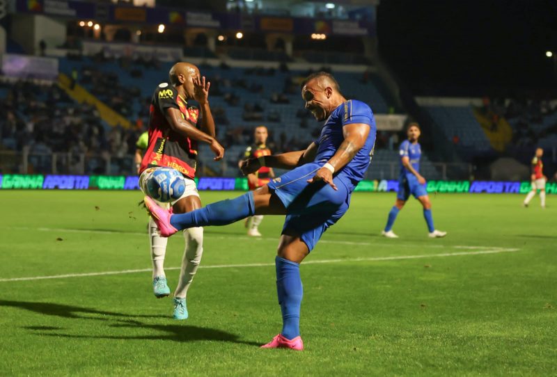 William Pottker sofreu lesão na partida entre Avaí x Sport