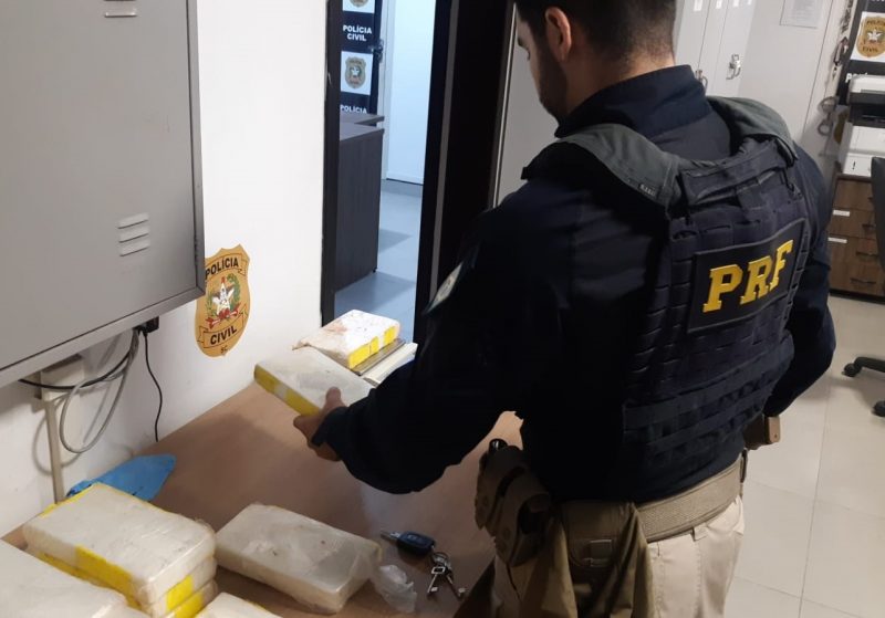 Ao todo, 13,8 quilos foram apreendidos pela PRF. – Foto: Divulga&ccedil;&atilde;o/ PRF/ ND