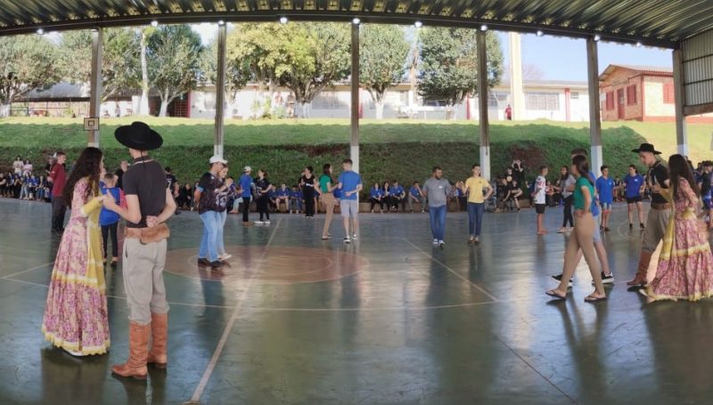 Escola do oeste catarinense promove projeto que resgata tradições gaúchas