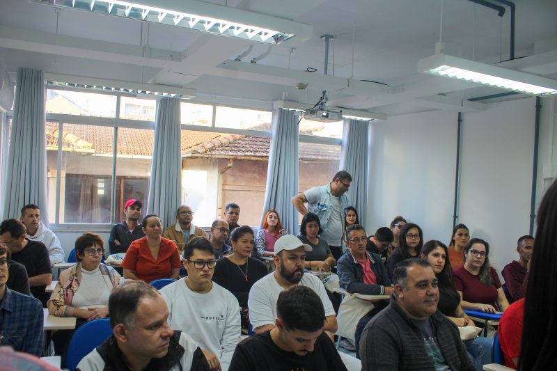 No total, todos os monitores presentes são responsáveis pela segurança de quase 40 mil crianças e adolescentes