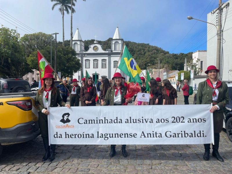 Uma caminhada pelo Centro Hist&oacute;rico marcou os 202 anos do anivers&aacute;rio de nascimento de Anita – Foto: Divulga&ccedil;&atilde;o/ND