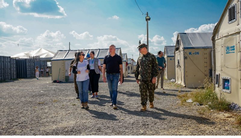 Deputado catarinense durante visita a base em Roraima – Foto: Luca Gebara/Divulga&ccedil;&atilde;o/ND