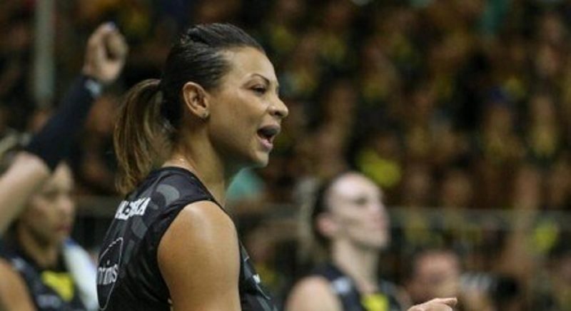 Quem foi Walewska Oliveira, campeã olímpica do vôlei que morreu aos 43