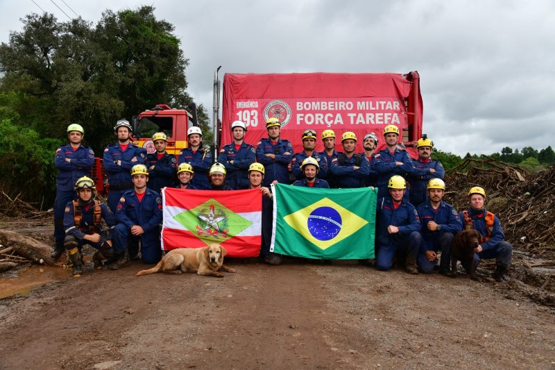 Corpo de Bombeiros Militar de Santa Catarina retornou nesta segunda-feira (25) após auxiliar nas buscas de desaparecidos no Rio Grande do Sul