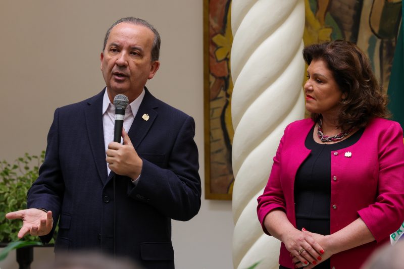 Governador Jorginho Mello e vice Marilisa Boehm durante coletiva do Recupera Mais 