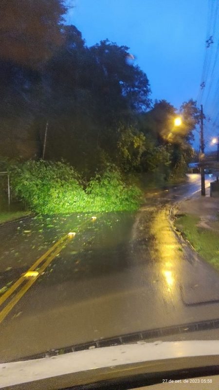 Chuva de aproximadamente 50 mil&iacute;metros nas &uacute;ltimas 24 horas caiu em praticamente todo o Vale do Itaja&iacute; nesta quarta-feira (27) – Foto: Redes Sociais/Divulga&ccedil;&atilde;o/ND