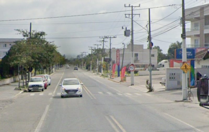 Segundo a Polícia Militar, questão conjugal e cobrança de dívida podem ser as motivações das duas mortes no bairro São João, neste domingo (17); suspeito não foi encontrado - Foto: Google Street View/Divulgação/ND