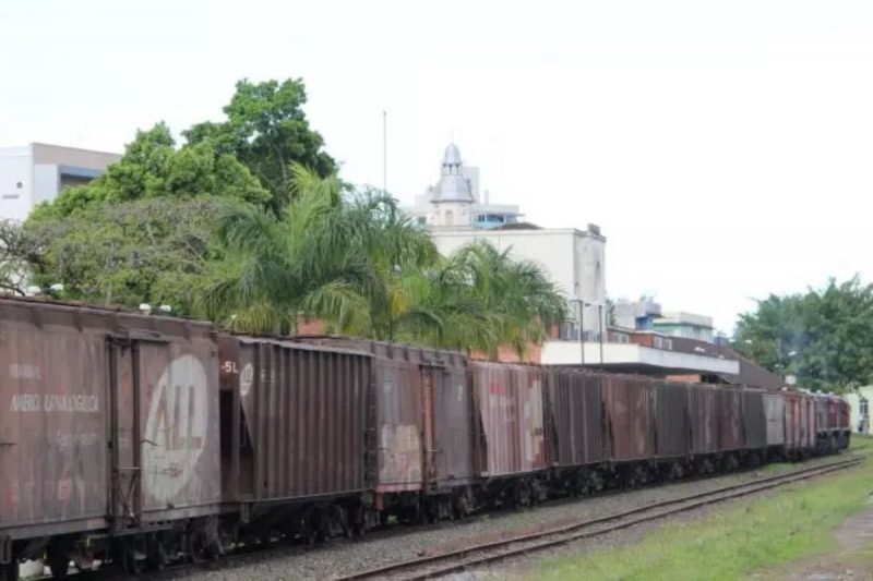 Caso aconteceu em Guaramirim; v&iacute;tima foi encaminhada ao hospital ap&oacute;s acidente, mas n&atilde;o sobreviveu. – Foto: Rumo Log&iacute;stica/Divulga&ccedil;&atilde;o/ND