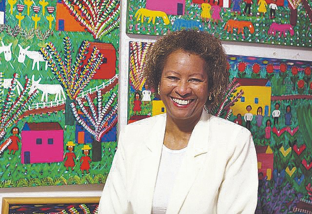 Terc&iacute;lia dos Santos exp&otilde;e obras na UFSC – Foto: DIVULGA&Ccedil;&Atilde;O/ND