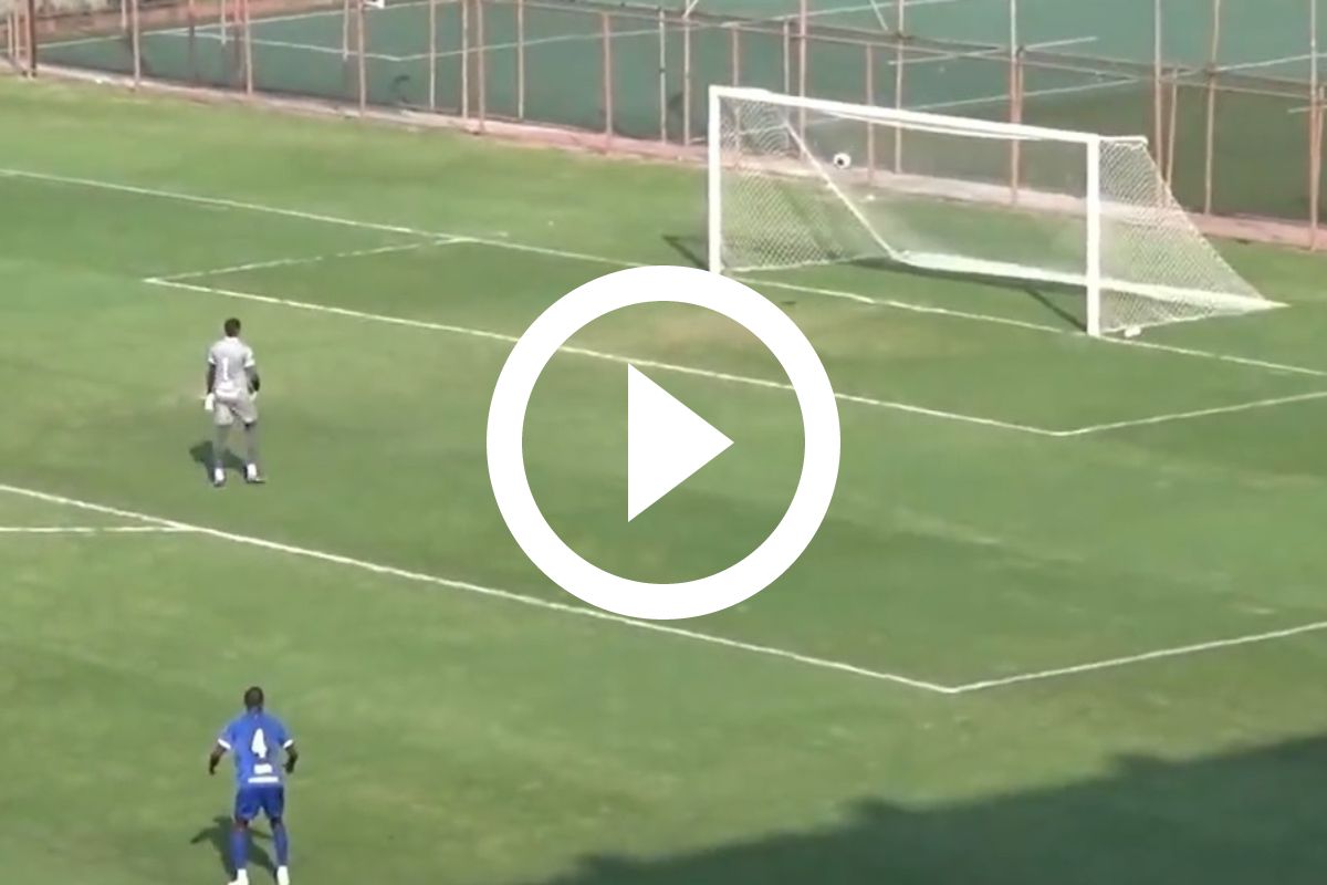 VÍDEO: Zagueiro Faz Gol Contra Mais Bizarro Do Ano E Divide A Internet