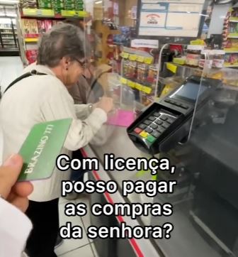 “Fada madrinha” paga compras de desconhecidos em Florian&oacute;polis – Foto: TikTok JogosBrazino/ND