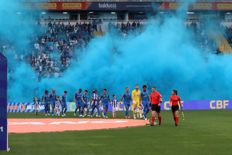 Avaí ainda busca regularidade jogando em casa após a chegada de Barroca