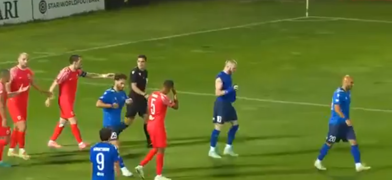 Tornike Akhvlediani tirou a camisa antes de marcar um golaço