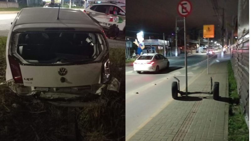 Jovens roubam carro e se dão mal após colisão em poste em Porto Belo