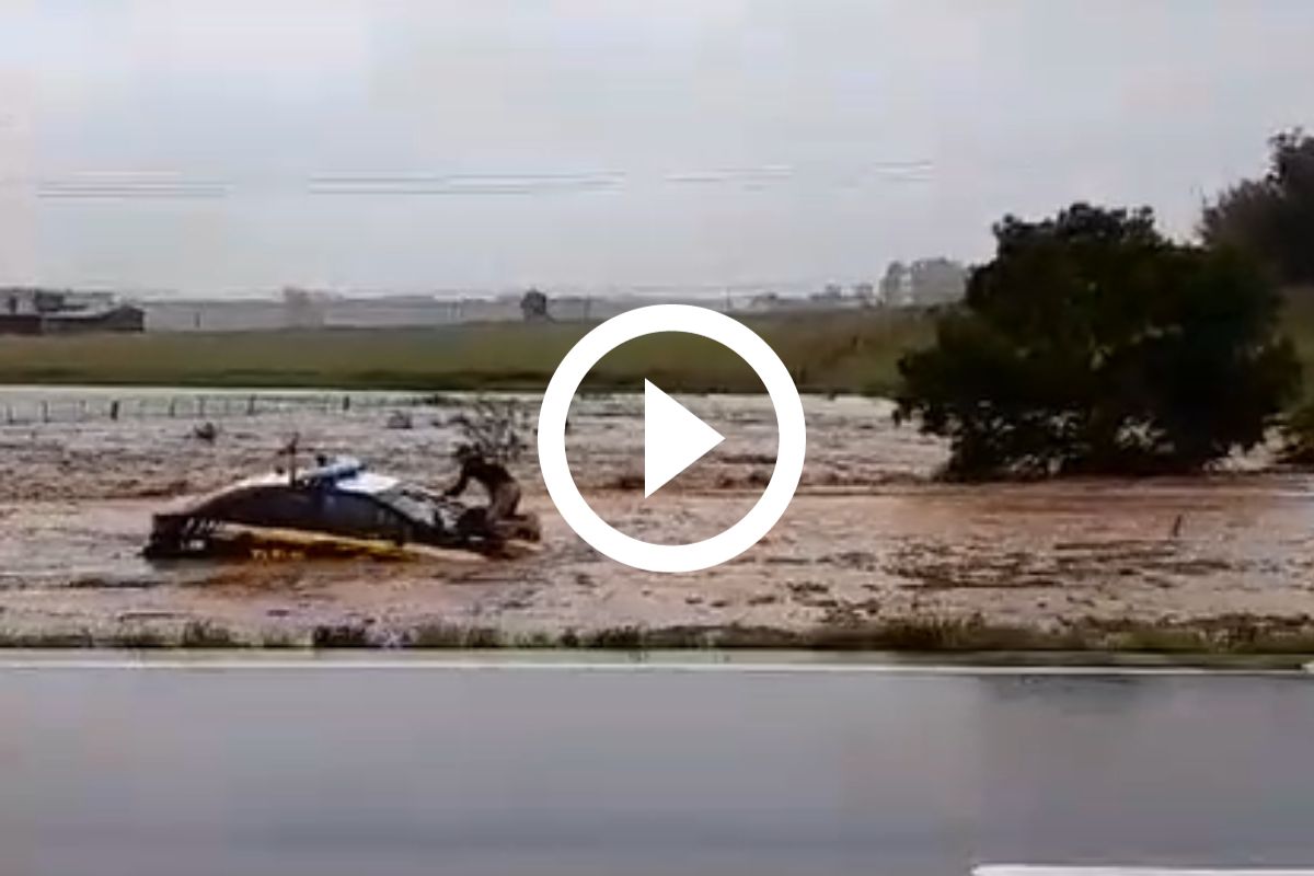 VÍDEO: Imagens mostram momento em que viatura é atingida por carro
