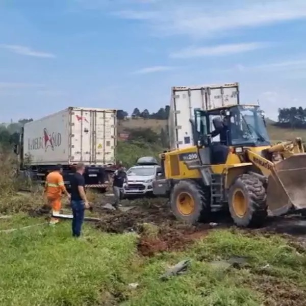 Veículos envolvidos no acidente na BR-277 estão no pátio da PRF