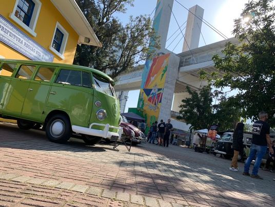 Exposição de carros antigos marca Dia Nacional da Kombi