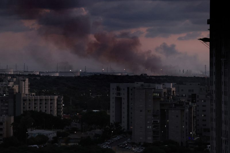 A photo taken in the Israeli city of Ashkelon shows smoke rising from the Gaza Strip this Friday - Photo: Thomas Coex/AFP/ND