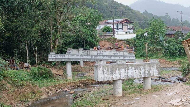 The bridge in the Progresso area is undergoing the stage of beam concreting