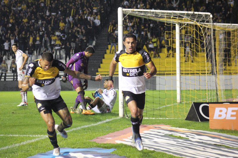 Vitória do último domingo recoloca o Criciúma na briga pelo acesso 