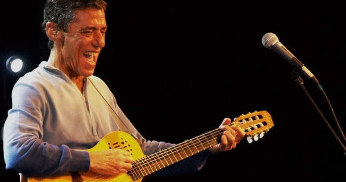 Conhecido como um dos maiores nomes da Música Popular Brasileira, muitas das letras de Chico Buarque trazem críticas sociais