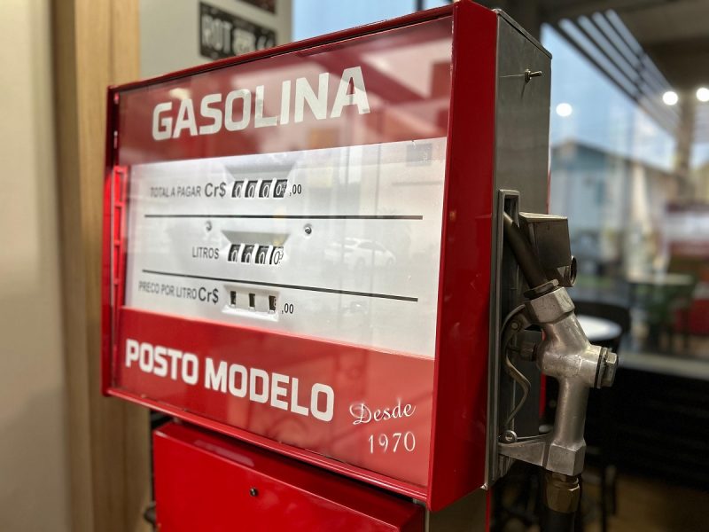 Bomba chama a aten&ccedil;&atilde;o no posto de combust&iacute;vel – Foto: Reprodu&ccedil;&atilde;o/Henrique Paulo Koch