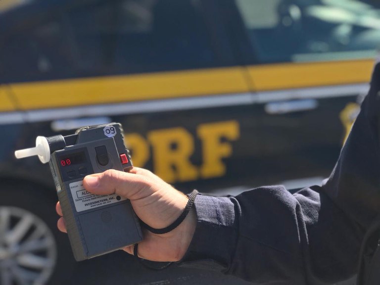 Motorista b&ecirc;bado receber&aacute; indeniza&ccedil;&atilde;o ap&oacute;s ser algemado em Chapec&oacute; – Foto: Pol&iacute;cia Rodovi&aacute;ria Federal/ND