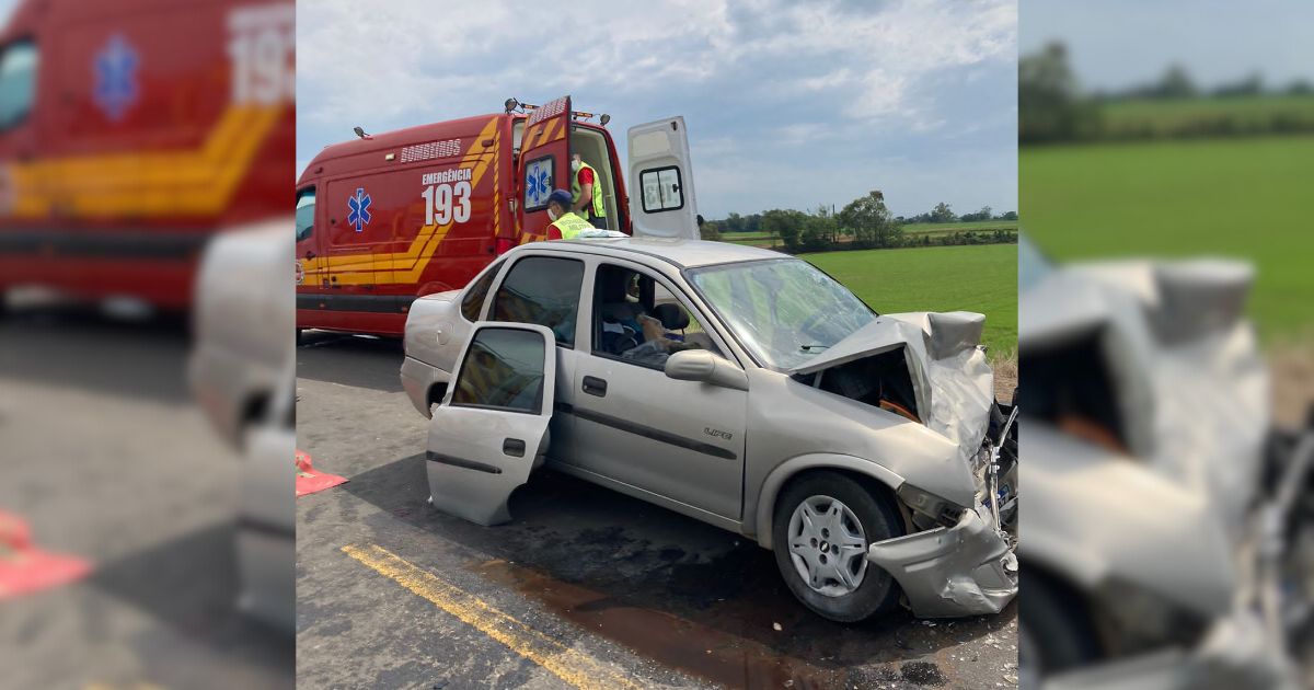 O motorista do Corsa teve suspeita de traumatismo cranioencefálico - Corpo de Bombeiros/Divulgação/ND