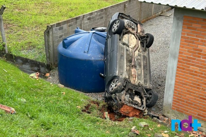 Acidente aconteceu na avenida Santos Dumont – Foto: Matheus Furlan/NDTV Record