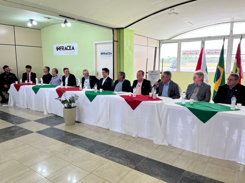 Evento contou com a presen&ccedil;a de lideran&ccedil;as pol&iacute;ticas, empres&aacute;rios e imprensa – Foto: Ge&oacute;rgia Gava/ND