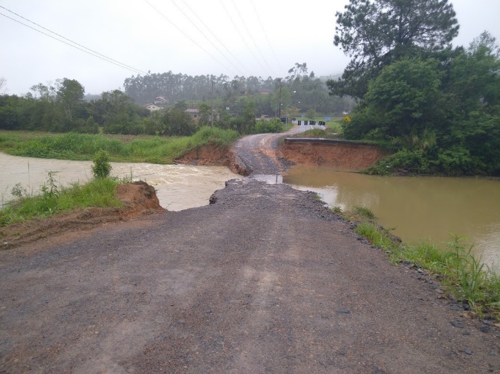 The highway to Dutor Pedrinho is closed