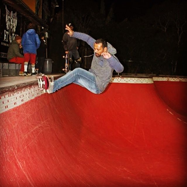 Alexandro Pacheco nas pistas antigas de Skate em Florianópolis