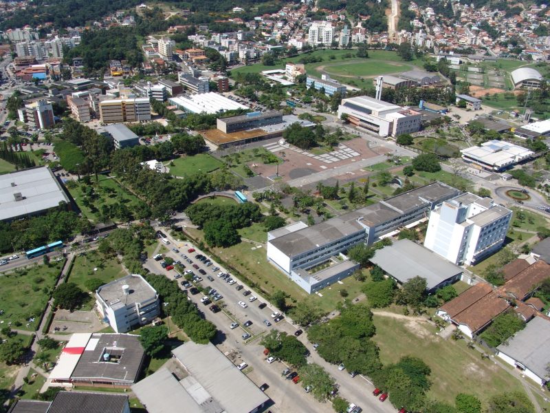 Preço do aluguel na Trindade, bairro de Florianópolis, foto área mostra bairro 